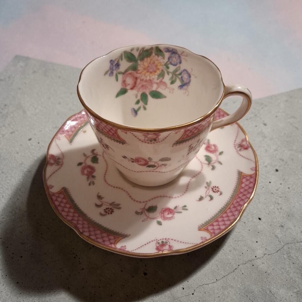 Royal Doulton Lowestoft pink Pattern Teacup & Saucer